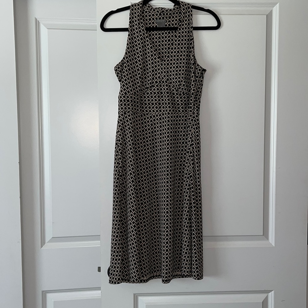 Like New Ann Taylor Sleeveless V-Neck Dress Size 6 Black & Tan